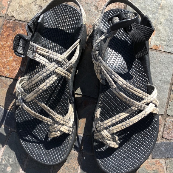 Chaco Shoes - Chaco sandal with toe ring size 8